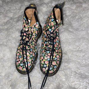 dr. martens ORIGIANL boots size 8.5/ fit- size 10